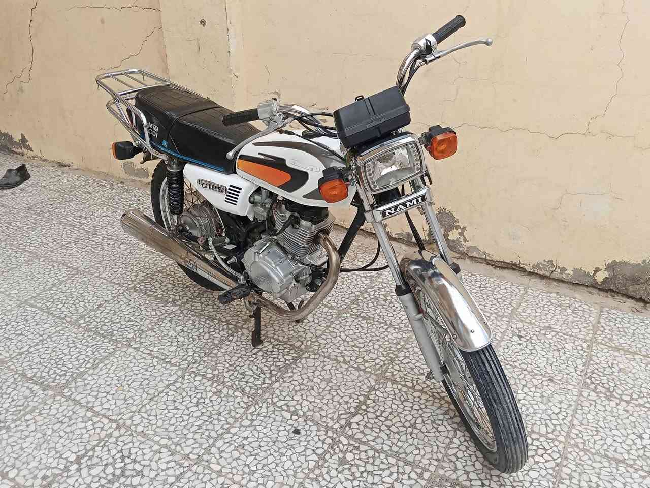 دراجة اصولي شاصي نامة 19ومحرك نامة برو 23دراجةمال جناي كاملة ماعايزة برغي وكيلهة بالخان سعرهة 600مكاني نجف الشراي يتصل***********موشراي اطلع كبل
