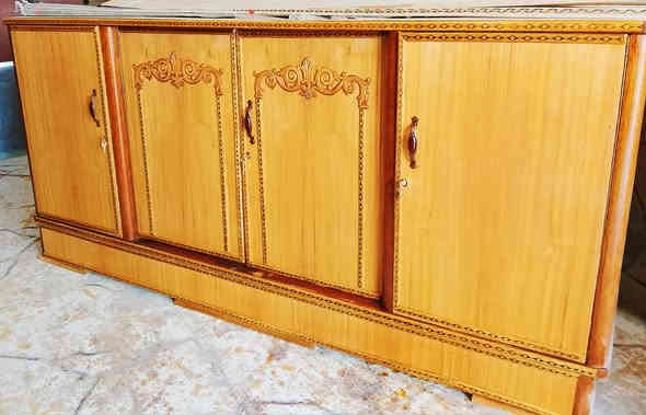 منضد مستعمل مترين وربع تسكام للبيع ويوجد خدمة توصيل ***********
