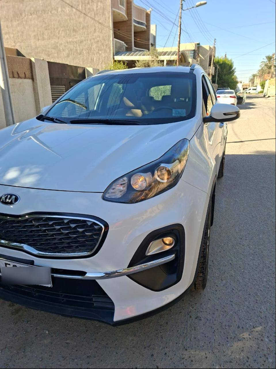 السلام عليكم.. سبورتج 2020 خليجي الوكاله الدوليه مكفوله كفاله عامه لا صبغ ولا بارد ولا شخوط ولا حالوب مابيها ضربة جاكوج.. السياره جديده جدا ومال بيت وعلى أيدي ماشيه 53  الف كيلو حقيقي.. محرك 2000 دوش وباسمي رقم بغداد الجديد وهزه جديده.. حساسات امامي وخلفي ومري شفط وتبريد قطعتين واريل نفكيشن وشاشه اصليه.. العنوان بغداد الكرخ.. السعر 203 وبيها مجال.. رقم الواتساب ***********
