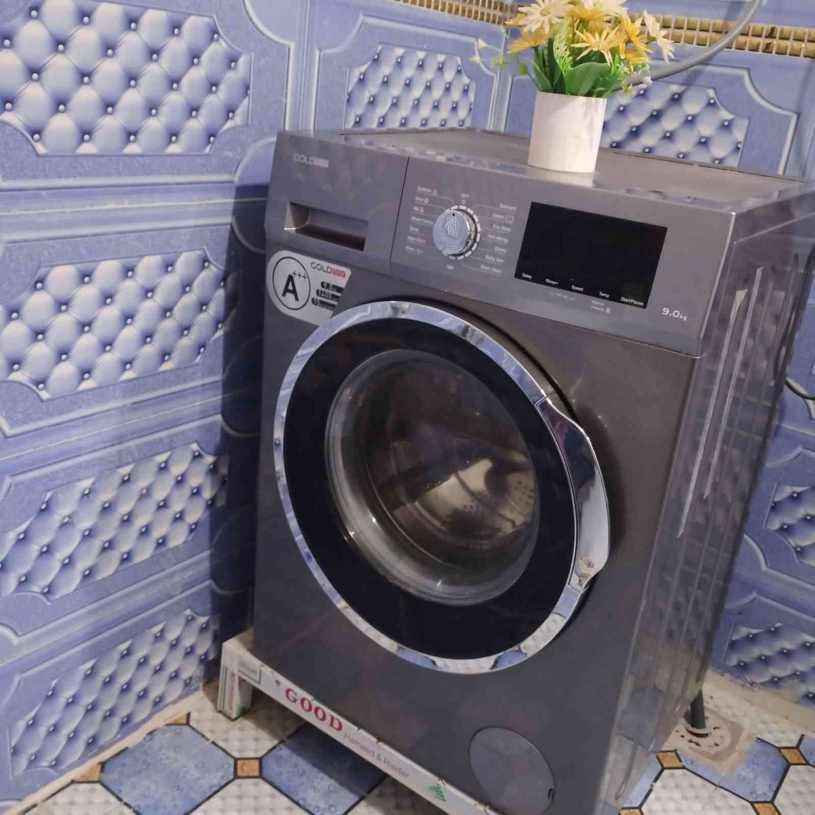 غسالة اوتماتيك نضيفه غسل وتنشيف تتحمل وزن 9 كيلو للبيع سعرها 300 وبيها مجال للأستفسار الرقم  ***********
