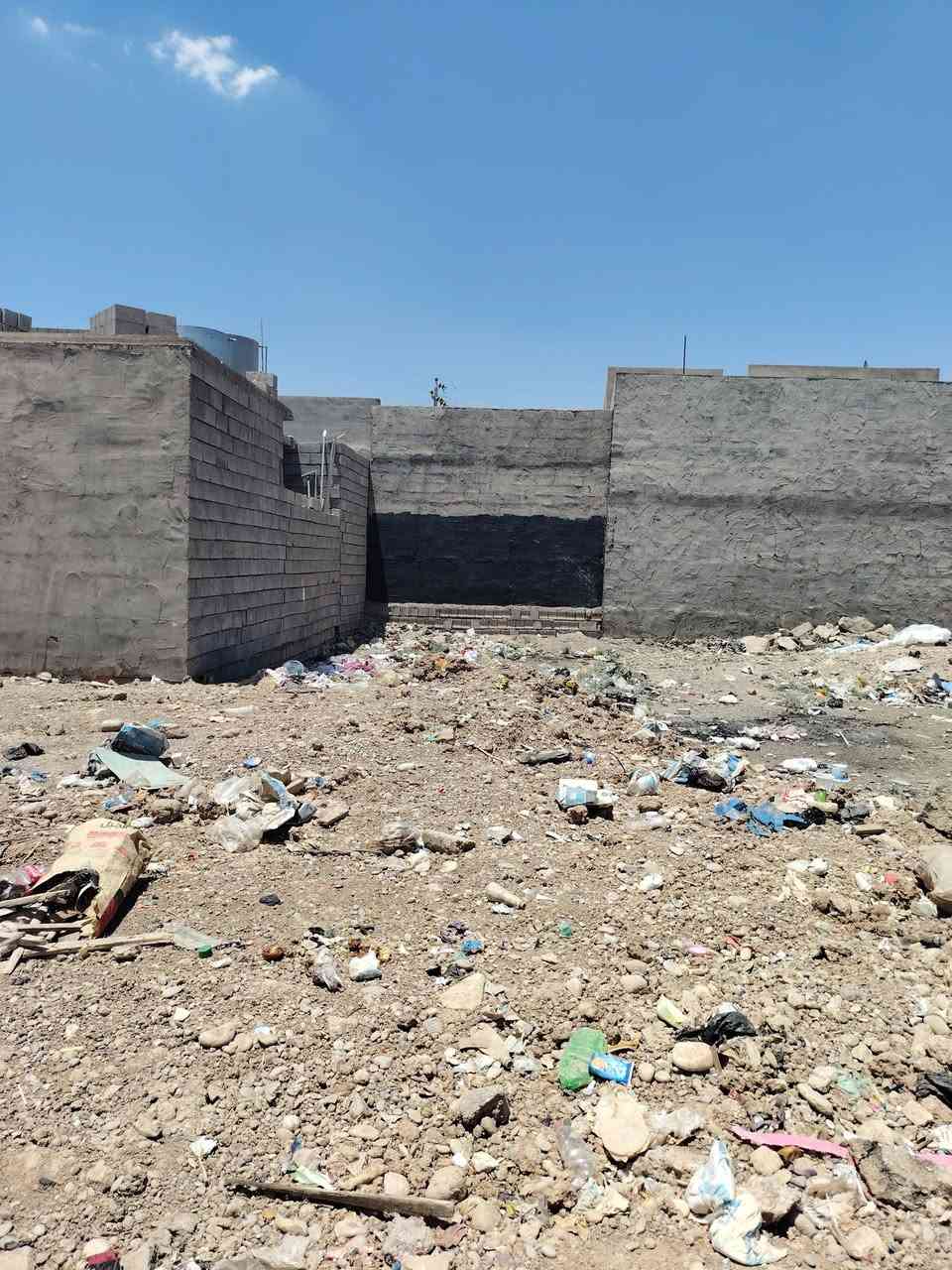 قطع ارض للبيع  في الصالحي فرع الشيعه  100متر طول  واصله  مي وكهرب وشارع صب  السعر (12)وبيه مجال  رقم صاحب القطعه  *********** اني مكلف بل نشر
