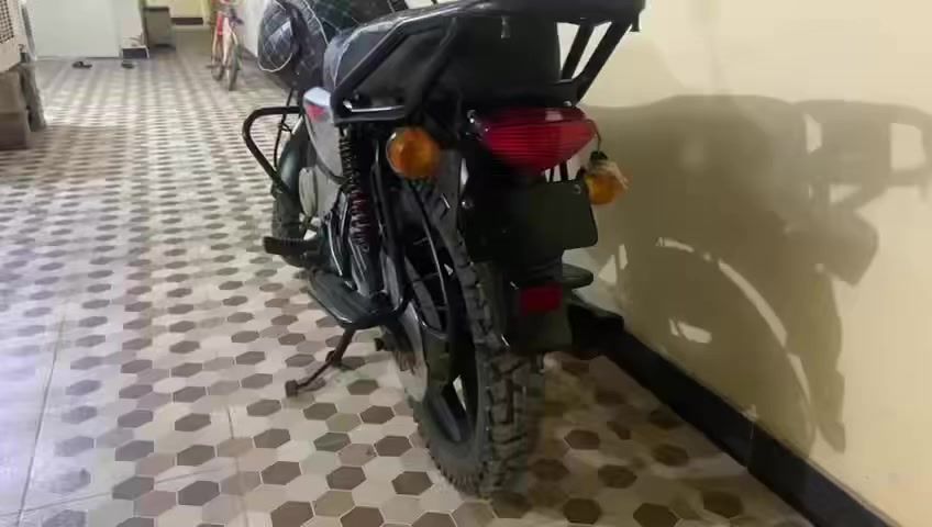 دراجه بوكسر جبلي نضيفه كلش موديل ٢١ مرقمه ديالى باسمي شوكت متحب احولك  دراجه مناقصه كلشي 
وتساب ***********
