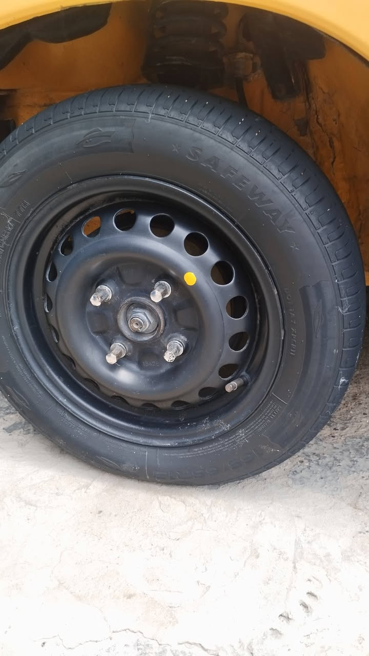 اربع تايرات حاليا جوه السياره للبيع وتساب ***********
