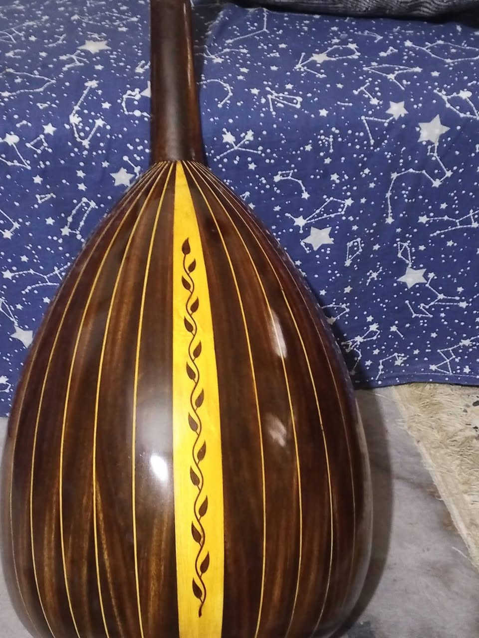 سلام عليكم عود سيسم هندي صناعه الاسطى سرمد الصفار الضهر سيسم خطوط ليمون وضلع ليمون بنص المسطره سيسم المفاتيح افنوس اوتار جديده جنطه جديده توصيل جميع محافظات العراق سعر750 وبي مجال بسيط تواصل واستاب***********
