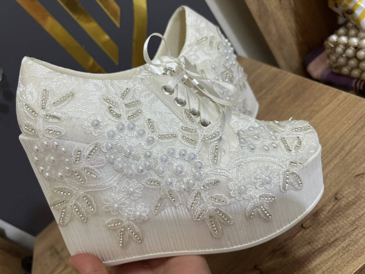 السلام عليكم بنات طلعلي ذني الاحذيه مال عرس بشي ان البوتين قياس 38
والكعب قياس 36


**إذا كنت صاحب هذا الإعلان وتريد حذفه لأي سبب، رجاءا أرسل رسالة إلى الدعم الفني**