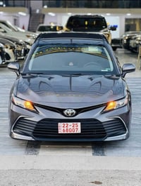 ‏2023  𝐓𝐎𝐘𝐎𝐓𝐀 𝐂𝐀𝐌𝐑𝐘 تويوتا كامري (LE) موديل : 2023 اللون : جكليتي عداد...