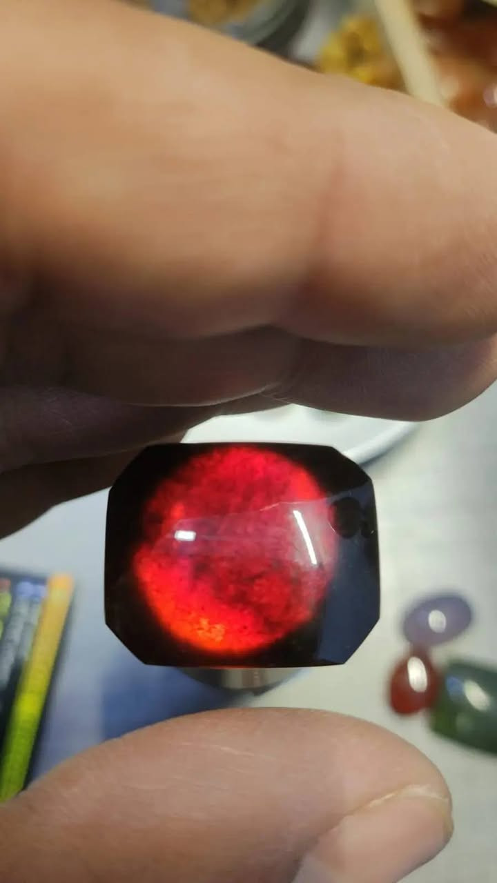 شفة عبد يماني حر تماماً
غير معالج غير مطبوخ غير مجمر 
مع وجود ضمان إسترجاع في حال ثبت عكس ذلك 
يوجد توصيل لجميع المحافظات 
***********
