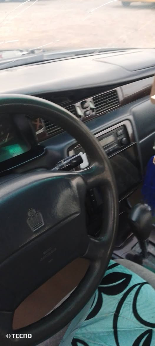 سلام عليكم شباب سياره للبيع مابيهه اي نقص سياره مديل 98 سنويه ل 27 مكاني ناصريه قضاء  الفهود السعر 75 وبيها مجال بسيط تصل على رقم غير متواجد عل فيس اتصل ***********
