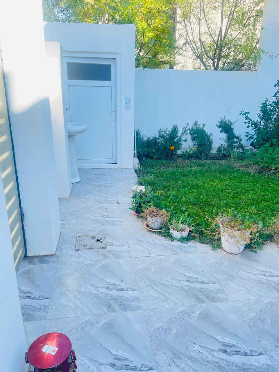 🏘🏘بيت للبيع / ديالى خانقين / حي رمضان خلف المحكمة / فرع مقابل مدرسة صلاح الدين وقريب من الساحة طابو صرف طابق واحد بناء حديث قبل سنة ونص مساحة 300 متر واجهة 10 والنزال 30 
3 غرف نوم واستقبال وصالة داخلية ومطبخ حار وبارد ومجمع صحيات داخلي وخارجي 
وبيتونة وكراج سيارة وحديقة 

علماً البيت ساحبين عليها اسكان . 

السعر / 200 مليون قفل 
دفع 158 مليون لصاحب البيت 
وباقي 42 مليون تدفعها اقساط

للأستفسار اكثر اتصال بالارقام فقط 
***********
***********
مكتب فريا موفق للعقار
