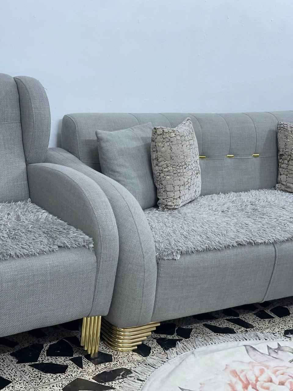 تخم تركي الاصلي ماركة هوم ستايل للاثاث علامة موجودة 
 10مقاعد فول مريح وطبي درجة اولئ نظافته100% 
***********
 شراي يتصل فقط عنوان السيدية بغداد, العراق
