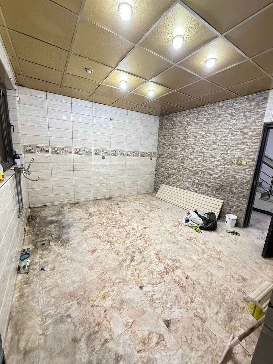 #للايجار___في___السيدية
بيت ركن مساحة ١٠٠ متر يرهم تجاري او سكني 

٣ غرف نوم 

صالة

مطبخ

خدمات صحية 

السعر ((( مليون نص  )))

مكتب عبدالله الرفيعي

للاستفسار الاتصال على الارقام التالية

***********

***********

***********
