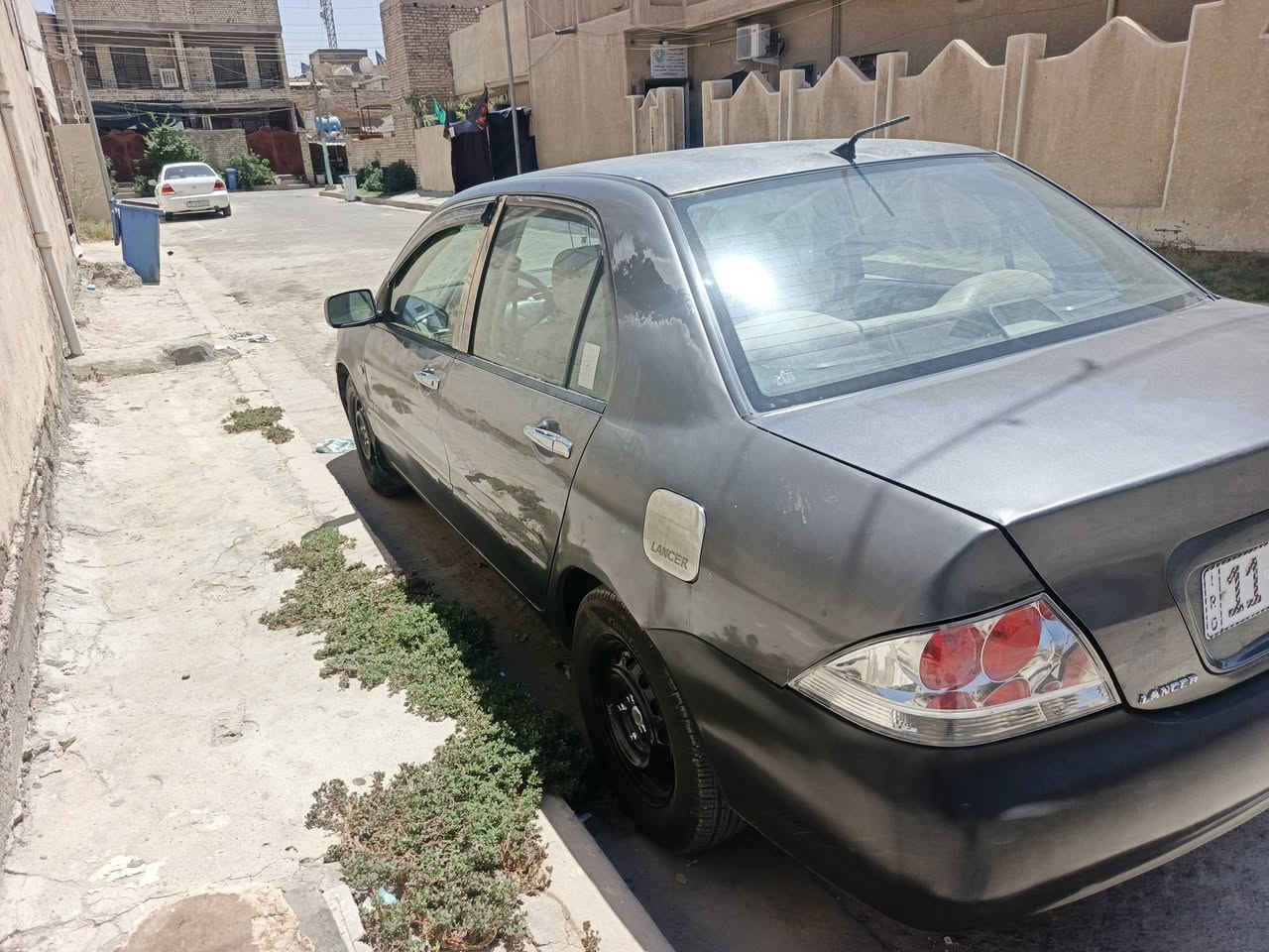 لانسر ٢٠١٠ مكينه ٢٠٠٠ بلادية مكينه وكير وتبريد خير من الله تخم تاير جديد وتخم ويل جديد وراديتر جديد بلكات ونوزلات حاوية السيارة فقط جاردة رقمها بغداد بأسمي مكانها حي الجهاد شارع الشارقة سعرها ٧٢ ***********
