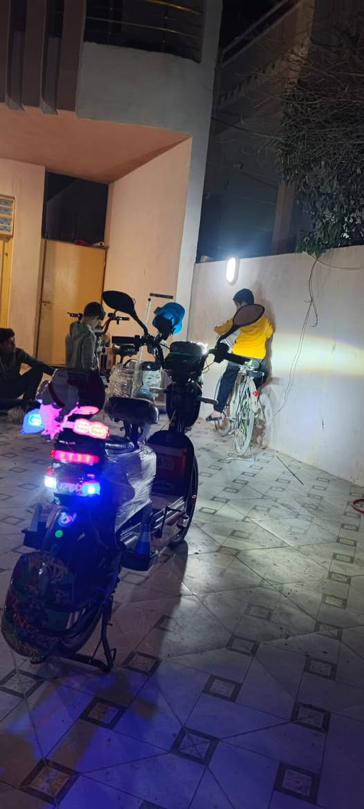 دراجه للبيع شحن
موديل ٢٤ 
بيه نقص الشاشه تطفى وتشتغل 
السعر ٣٥٠ وبيه مجال 
***********
