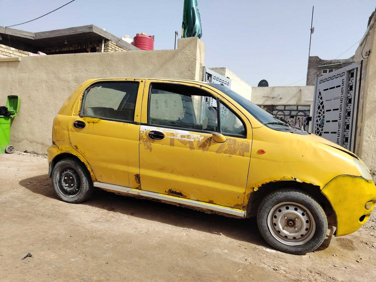 مرحبا كيو كيو موديل 2012 كير عادي محرك جدد باتري جديد سيارة تشتغل وتمشي بس راعيه مغلق جهازه اتعهدلك سرقة وعشائر سعرها بلاش 7 $ورقات بس مكاني بابل القاسم ***********
