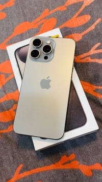 آيفون ١٥ برو ماكس • ٢٥٦ • خطين بالشاشة