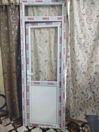 للبيع باب بلاستك كامل مع الجام مستخدم شي قليل/ الارتفاع(226) العرض (76...