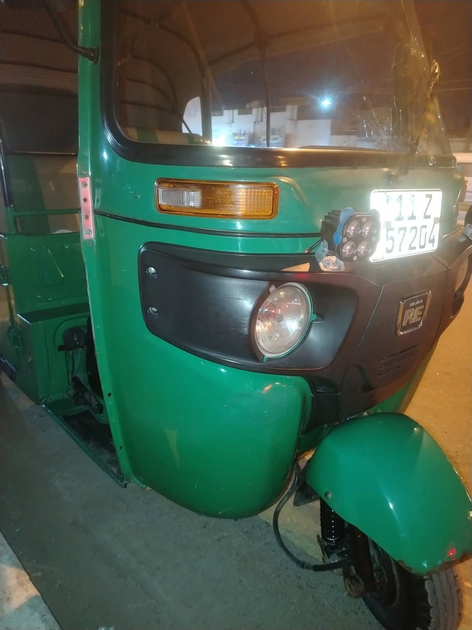 سلام عليكم ورحمة الله تكتك لبيع رقم وسنويه لون اخضر  موديل ٢١ تعمير دوس فقط مكاني شعله الرحمانيه سعر ٧ وبيه مجال قليل ***********
