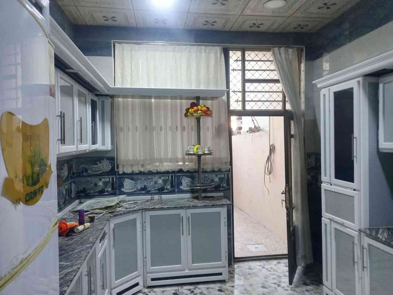 بيت للأجار 
مع الاثاث 
في حي الشهداء مقاطعه 24 خلف مطعم المزيود
مكون من 4غرف نوم 
بدل الأجار 500الف 
مكتب عزت للعقار شارع 60قرب جامع التقوى مقابل المول الجديد في حي التأميم 
هاتف 
***********
***********
