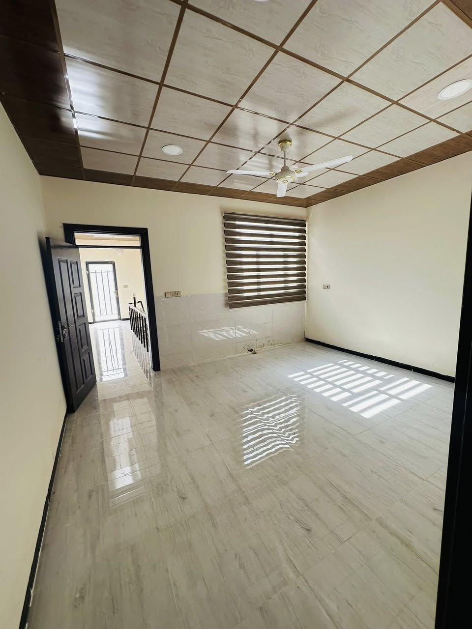 دار للبيع الديوم منطقة ال١٦ ألف
🔺 المساحه ١٥٠ متر
🔺٣ غرف نوم طابقين 
🔺شارع ١٥  السعر ٦٨ وبي مجال
للاستفسار ***********
