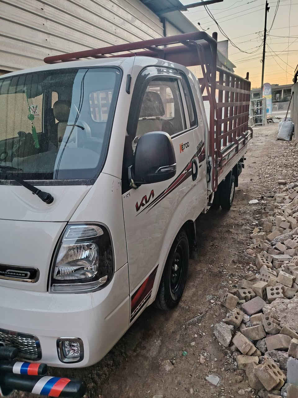 السلام عليكم كيا موديل 2025 ماشيه 5000 كامله من كلشي دوشمه تغليف درع امامي خلفي محجر بسمي رقم بغداد مكان السيارة بغداد مال جناي شغل كله درجه والى مكفوله كفاله عامه من كلشي الاتصال على الرقم ***********   احلا من الصوره السعر 178 وبيها مجال  كلش بسيط
