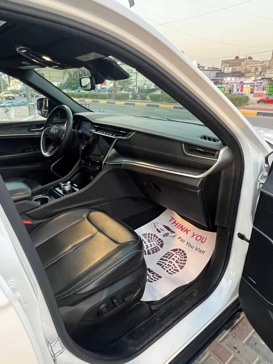 جيب كراند شيروكي هايبرد 2024 (( بدون اي نقص )) ‼️
بدون ايربالك 
حادثها جاملغ خلفي صبغ + بنيد تبديل نفس لون
السعر : 290$ & وبيها مجال 
***********
🔴رقم شبه مميز ((21700))
🔴 خمسة راكب المرغوب👍
🔴 رادار 360 درجة
🔴 تعريب جمع الشاشات 
🔴  تحديد مسار  
🔴  تبريد قطعتين امامي + خلفي تحكم  
🔴 ️خمس انضمة قيادة 
🔴 بانوراما على طول السيارة
🔴 دفع رباعي. 
🔴 كير ماوس مع وضعيات القياده المختلفه للجبال والطرق الوعره والرمال والطين
🔴 شفتات ستيرن 
🔴 هاند بريك بصمه 
🔴 ️مقود جلد + تدفئة 
‏🔴  Reverse Tilt Mirrors المرايا  المائلة عند الرجوع 
مواصفات 
1️⃣ لايتات لد 
2️⃣ تدفئه  كشنات
3️⃣ شاشات دجتل  شاشه كبيرة مع نفكيشن GPS بدون نت 
4️⃣ كراسي خزن ميموري  
5️⃣ سستم صوت ALPINEو دمام خلفي بلادي 
6️⃣ تشغيل عن بعد
7️⃣ نظام محاكاة العجلة الذكي 
8️⃣ نظام ملاحة 
9️⃣ نظام قيادة ذاتية
