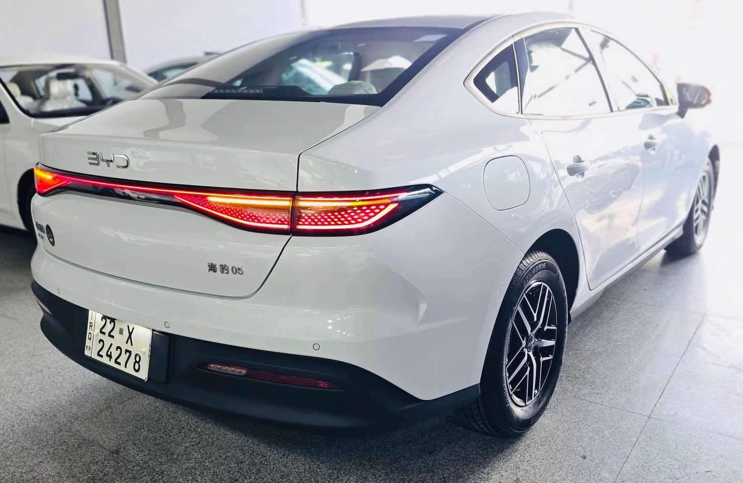 Byd seal 05
تەنیا ٧٠٠٠ كم  ڕۆشتووە
ویل كڕۆم 
سعر ١٣٤$
*********** Singapore
