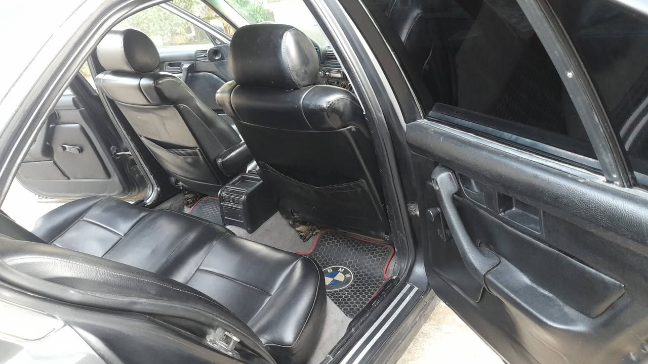 السلام عليكم
بي ام مديل 1993 اصل 20 وعليها محرك وكير مال صقر 28

تبريد وكلشي بيها شغال 

ضررها لغد وجاملغ الايمن  السياره ما متعوبه وكل فتره ادامه عامه عليها بيع مستعجل 51 وبيها مجال ***********
