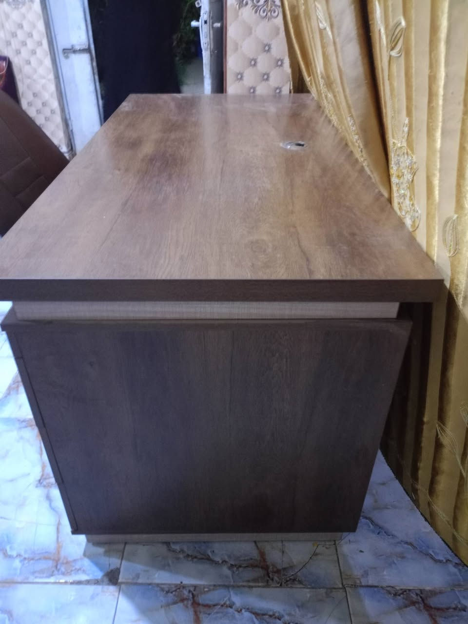 ميز مكتب مع كرسي  دوار نضافه 90بلميه للبيع 250 بي مجال تصال على الرقم ***********
