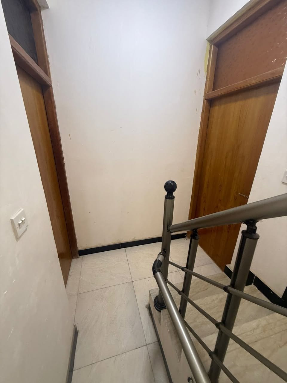 سلام عليكم بيت للإيجار المساحه 50متر يحتوي على 2غرف نوم و كراج و مطبخ وصاله وخدمات العنوان الدوره حيّ آسيا الاستفسار ***********
