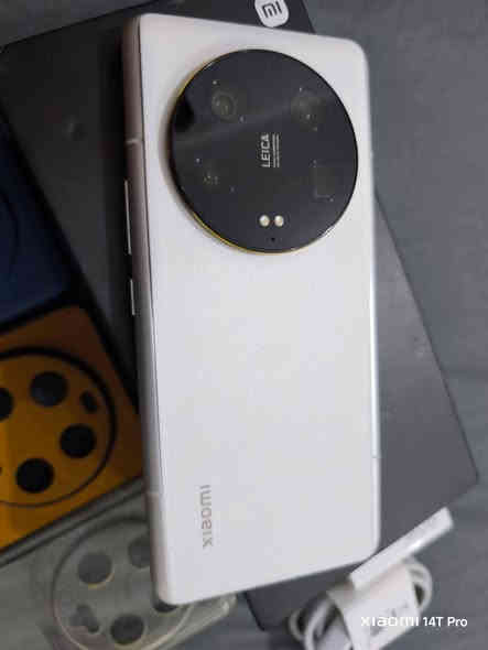 - Xiaomi 13 Ultra
- نـسخة عالـمية 
- ذاكـرة 512 
- رام 16 
- لـون ابيـض
- ويـاه 3 كـفرات اصـلية 
- شاشـة ضد الكـسر مظللـة اصلـية 
- الـشاحـنة والـكيبل الأصـليـات 
- الـجهاز نظـافة 100
- الـجهاز نـظيف ولا داخـل صيانة 
- الـسعر 700 الـف قـفل بـدون عـملة رجـاء 
 مـكاني ديـالى - الـحويش
تـواصل ماسـنجر او واتسـاب 
***********
بـدون اتصـال رجـاءً
