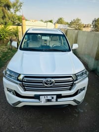 لاندكروز ٢٠١٧ ساز اصلي  رقم بغداد الجديد بسمي  مكفوله كفاله عامه الموا...