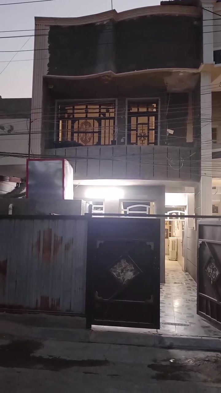 السلام عليكم 
⚠️يعلن مكتب عراق السلام للعقار 
      عن توفر 
🏠 منزل للبيع مساحة 100 م طابقين 
         الحسينية . منطقة ال 5000 على ساحة 
        بظهر شرع الشريفي مدخلين 
         استقبال +حولي + مطبخ +صحيات  +ترك
            + غرفة نوم 
   الطاق الثاني غرفتين نوم 💤 وصحيات 
للاستفسار الاتصال على الارقام :
لؤي التميمي 
***********
قصي التميمي 
***********
أو زورنا في مكتبنا مكتب (عراق السلام)للعقار 
العنوان : شارع جامع النور
