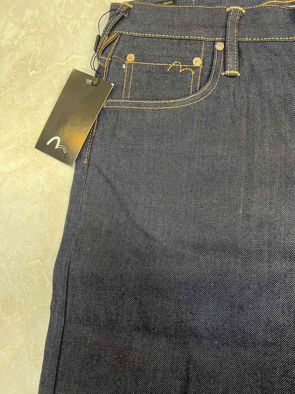 برمودة EVISU
صنع اليابان JAPAN
اقوى خامة جينز ممكن تلگاها بحياتك مستحيل اكو مثل هيچ خامة
نظيفة بالليبل 
قياس 34


**إذا كنت صاحب هذا الإعلان وتريد حذفه لأي سبب، رجاءا أرسل رسالة إلى الدعم الفني**