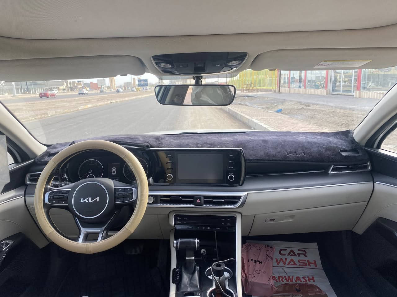 سلام عليكم
سيارة K5 وارد خليجي للبيع .
موديل 2022 
.السياره فول مواصفات بانوراما بدون دواخل 
.ماشيه 95 
5 وضعيات قيادة 
.اكشنه جلد 
.حساسات امامي وخلفي 
.شاشه ديجتال
.مقاعد تدفئه تبريد مقعد السائق كهرباء 
.تحكم ستيرن
.محرك 2000 doch 
.تبريد قطعتين 
.سايد بريك بصمه 
.بصمه تشغيل عن بعد 
.ضرر السياره قطعة صبغ صغيره اسفل باب السايق وجاملغ بارد خلفي 
سعر السياره 190 وبيها مجال 
مكان السياره الرمادي 
للتواصل ***********
