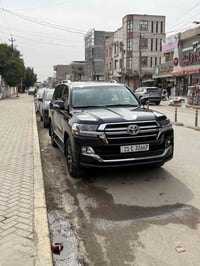 لاند كروزر 2019 فول مواصفات  بصمة تشغيل عن بعد  فتحت سقف  مري كهربائية...