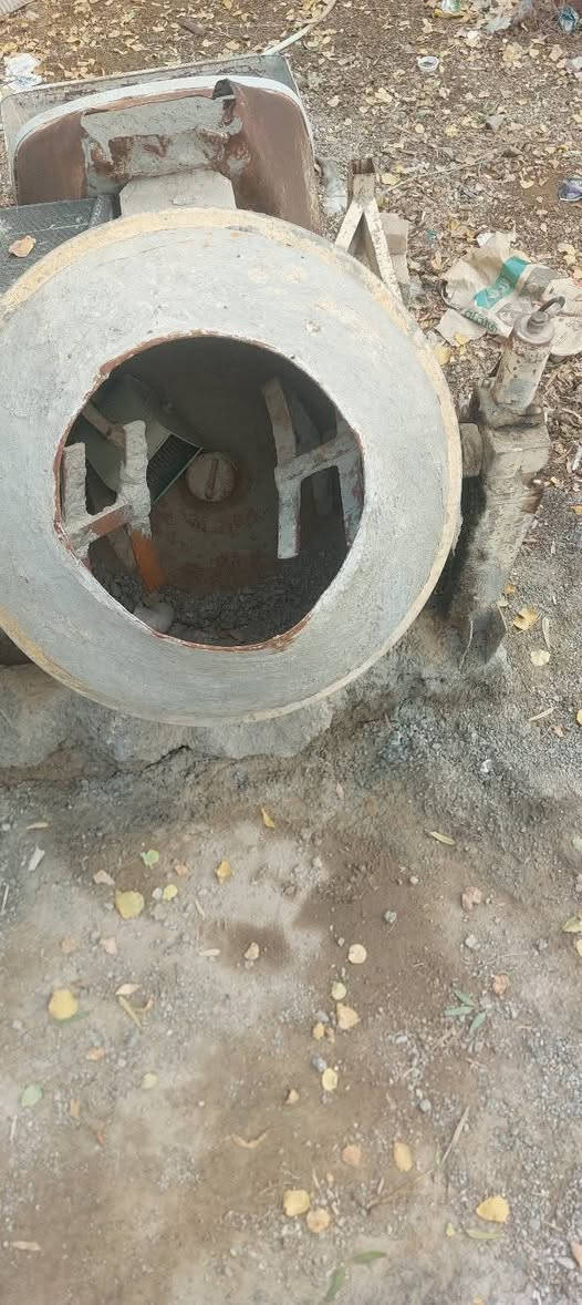 خباطه هايدروليك انكليزي شغاله عالفحص السعر ٧٥٠ مكان بغداد عويريج ***********
