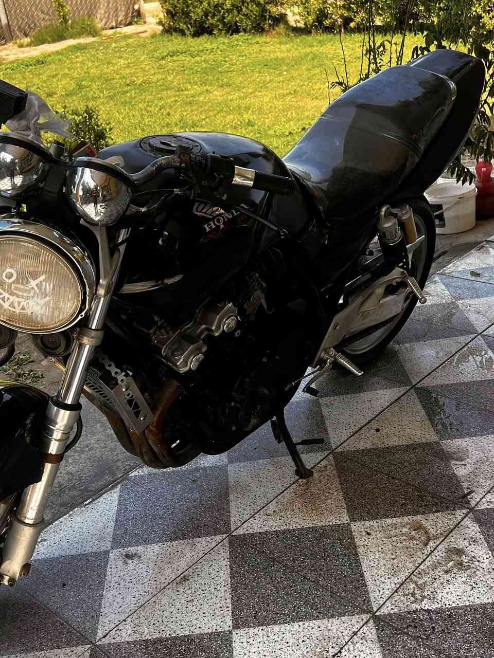 سلام عليكم بطحه هايبر سيبي فور للبيع مكفوله كفاله عامه دراجه محركه 400سيسي 16ولف وراق صولي مدفوع الكمرك مكان بابل ملاحضه مراوس راوس بربعه كير وآخذ فرق /شراي نتصل رقم ***********
