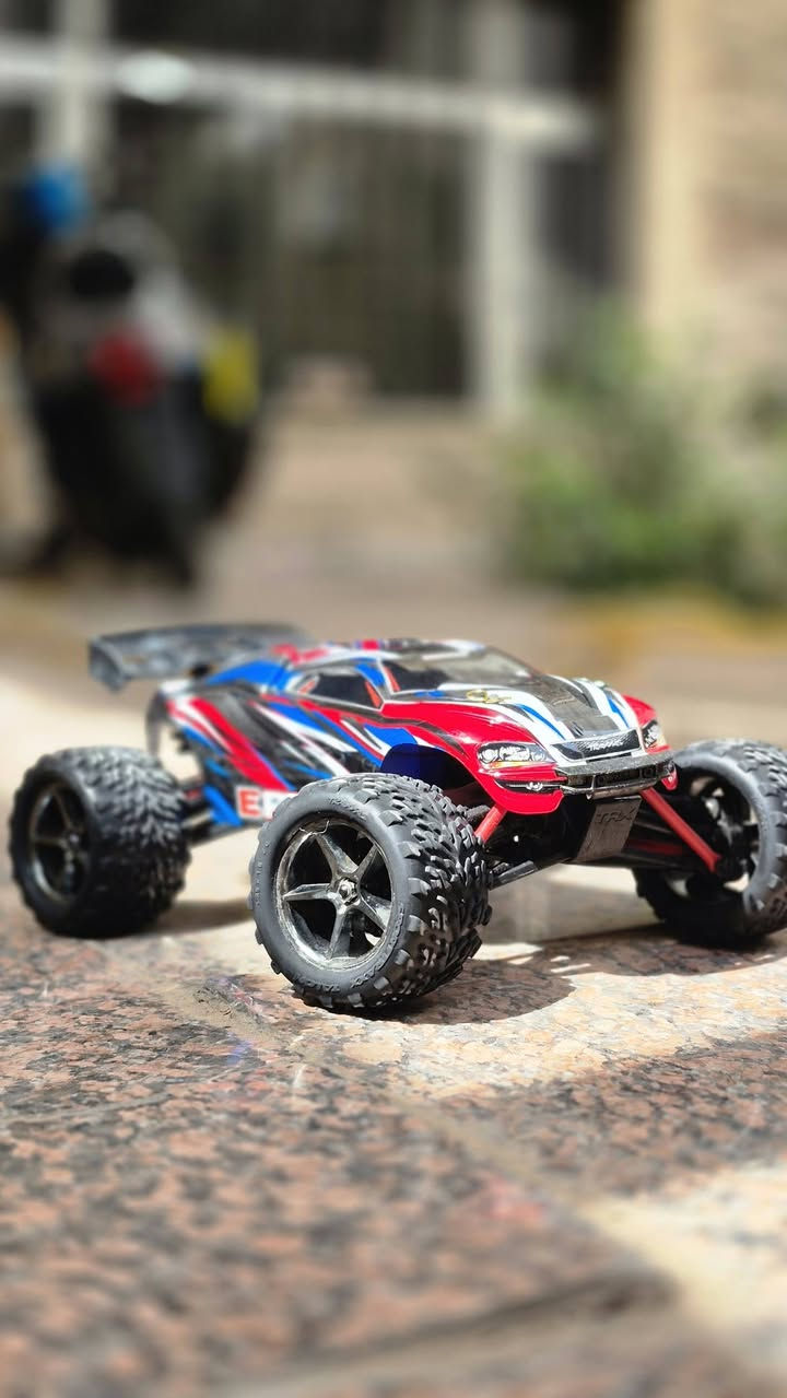 السلام عليكم
traxxas e-revo 
scale 1/16
منظومة بلادية كاملة 
brushless motor traxxas
esc traxxas 3s 
سرعة 75 Km
بيها تزويد طبلات rpm 
كفر جديد وكالة 
نظافة 85%
سعر 220 قابل للتفاوض


**إذا كنت صاحب هذا الإعلان وتريد حذفه لأي سبب، رجاءا أرسل رسالة إلى الدعم الفني**