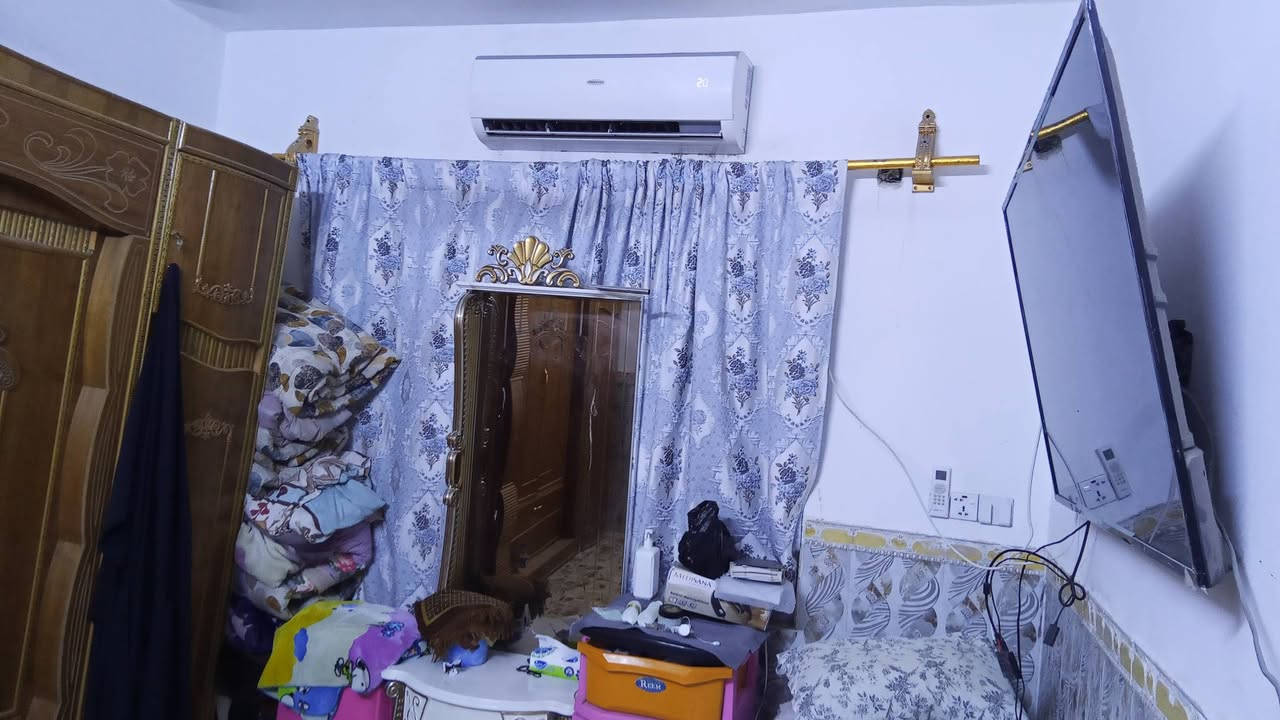 السلام عليكم 
بيت مساحه 156 في حي المعلمين شارع محمد الجواد نهاية متكون من غرفتين وهول واستقبال ومطبخ وطارمه تكفي سياره وحديقه وبتونه والسطح فرشي  ومنور داخلي ومنور خارجي  متر وبناء طابوق قريب عالتبليط السعر 70 وبيه مجال


**إذا كنت صاحب هذا الإعلان وتريد حذفه لأي سبب، رجاءا أرسل رسالة إلى الدعم الفني**