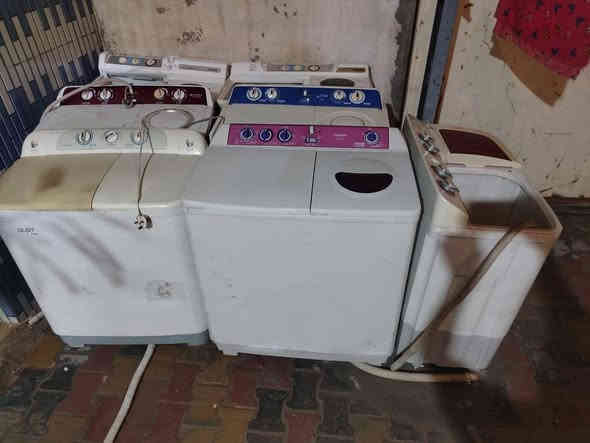 يالله يارزاق كاونتر تزگام 4 امتار و 22 سانتيم سعره 400 ضخم كلش سنك حوضين والملحق 3 اماتر يگعد جوا طباخ وبيه مكان لشافطه وغسالات ع 80 وع 90 والله بلاش بس يمي ***********
