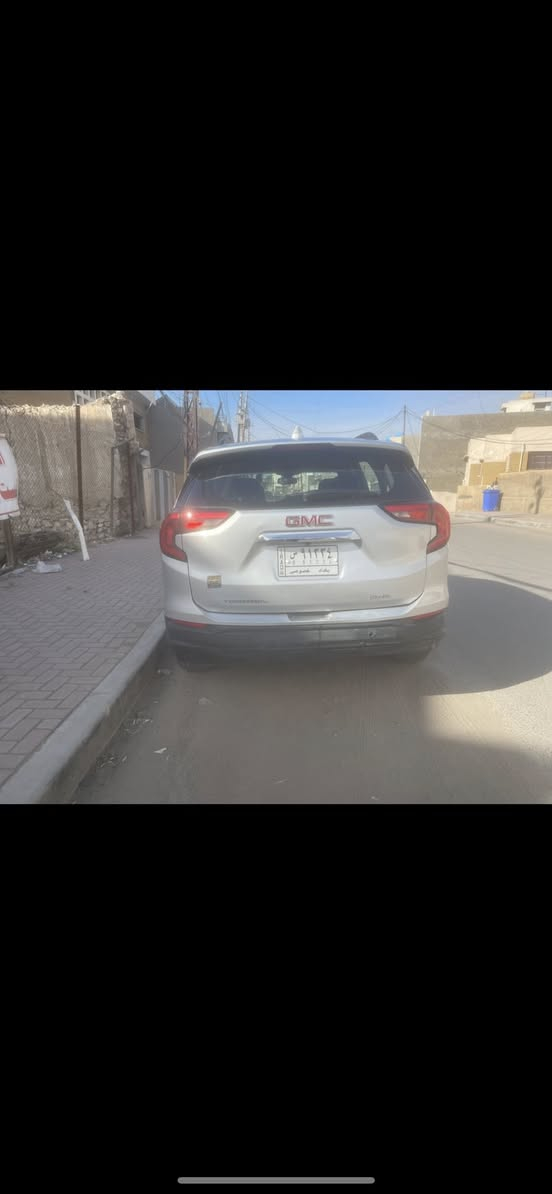 السلام عليكم جمسي تيران موديل ٢٠٢٠ فئة SLE فول مواصفات عدا الفتحة لون سلفر محرك ١٥٠٠ تيربو ماشية ٨٤ الف سيارة مسجلة بأسمي للاستفسار اكثر الاتصال على الرقم ***********
