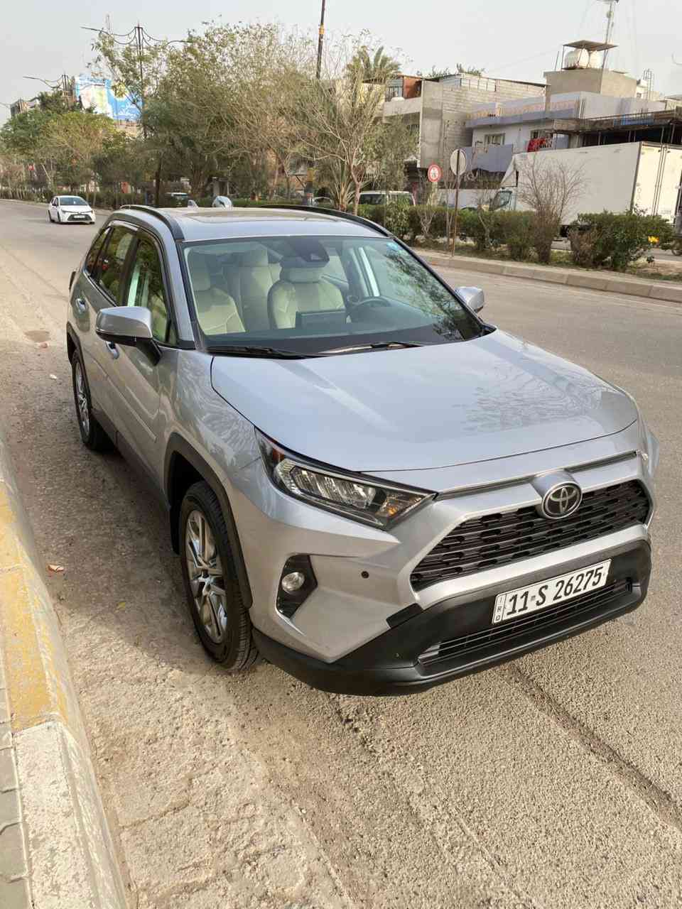 سلام عليكم
-للبيع 
‏-  TOYOTA RAV4, XLE
- موديل -2021 
- لون -رصاصي 
- لون الداخلي -بيجي
- محرك بشرط
- كير بشرط 
- ماشية -45 الف mi
- فئة XLE بريميوم
- سلايت 
- بصمه
-جنطه كهرباء
- رادار امامي
- رادار جانبي 
- حاكية 
- مثبت سرعه 
- تحكم اوامر صوتي 
- تبريد قطعتين 
- هاند بريك بصمه 
- كشن كهرباء جلد
- نظام ECO ثلاث انضمه قيادة 
- نظام اوتو ستوپ 
- اشاره مرايات 
- مرايات كهرباء 
- الضرر قبق الجنطه صبغ و جمامرلغات صبغ
-شرط بدون ايرباك حداديه امامي خلفي جديد
-ويل 19 + تخم تاير جديد
- صور الحادث داخل المنشور السونر موجود و رقم الشاصي هم موجود 
- مكاني - ديالى- بعقوبة 
-السعر ١٩٠ وبيه مجال للطيبين 
- الاستفسار ‭٠٧٧٢ ١٧١ ٢٣٩٥‬
