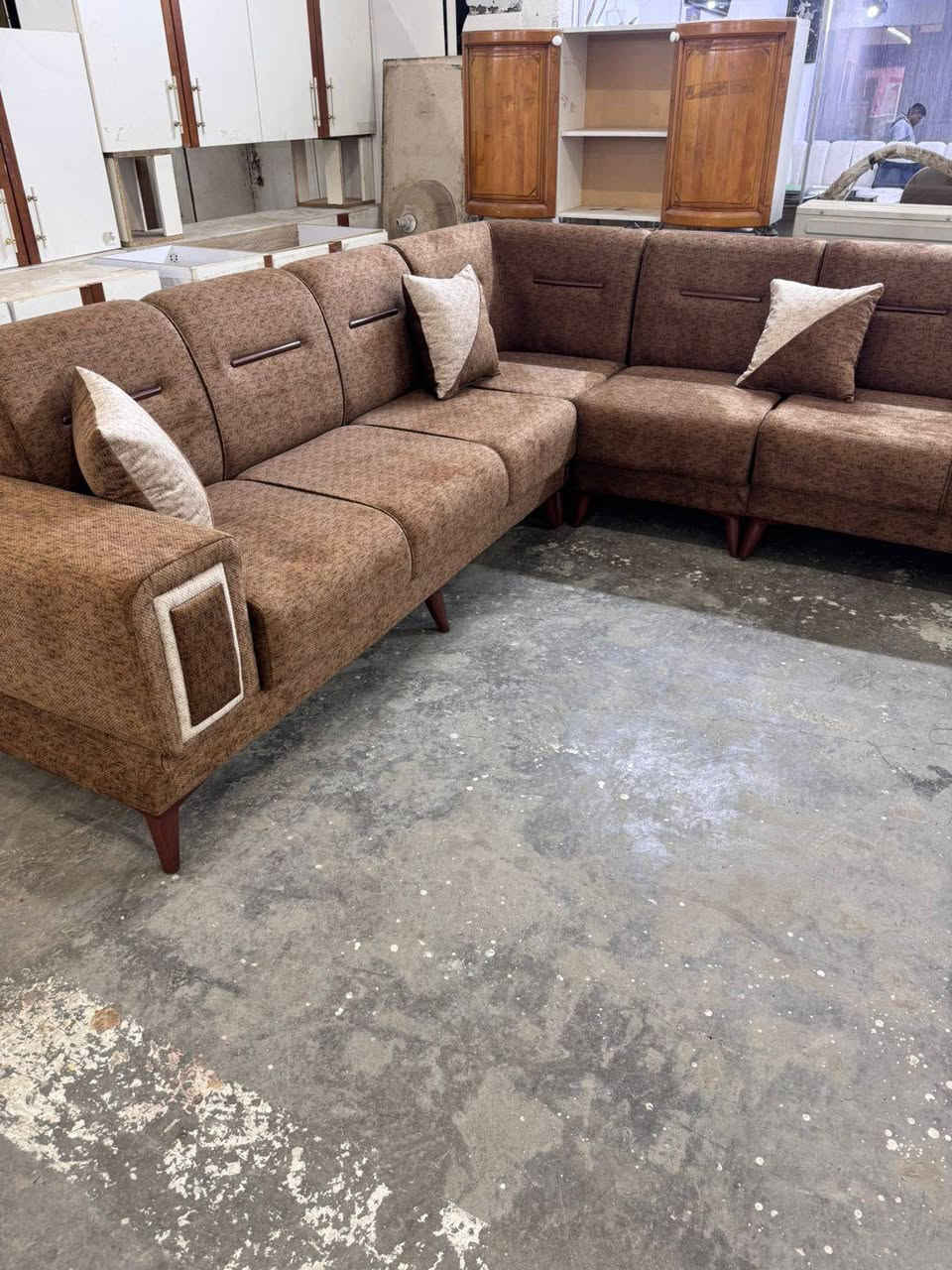 من رخصة مدير دواوين كورنر ١٠ مقاعد طول ٧متر وربع تفصال درجه اولى خشب بلوك اسود كله سفنج مضغوط مميز أول مع طبقه دللوب طبي قماش كتان ناعم مودرن نظام تركي شغل هاي الألوان متوفره اتصال ***********
