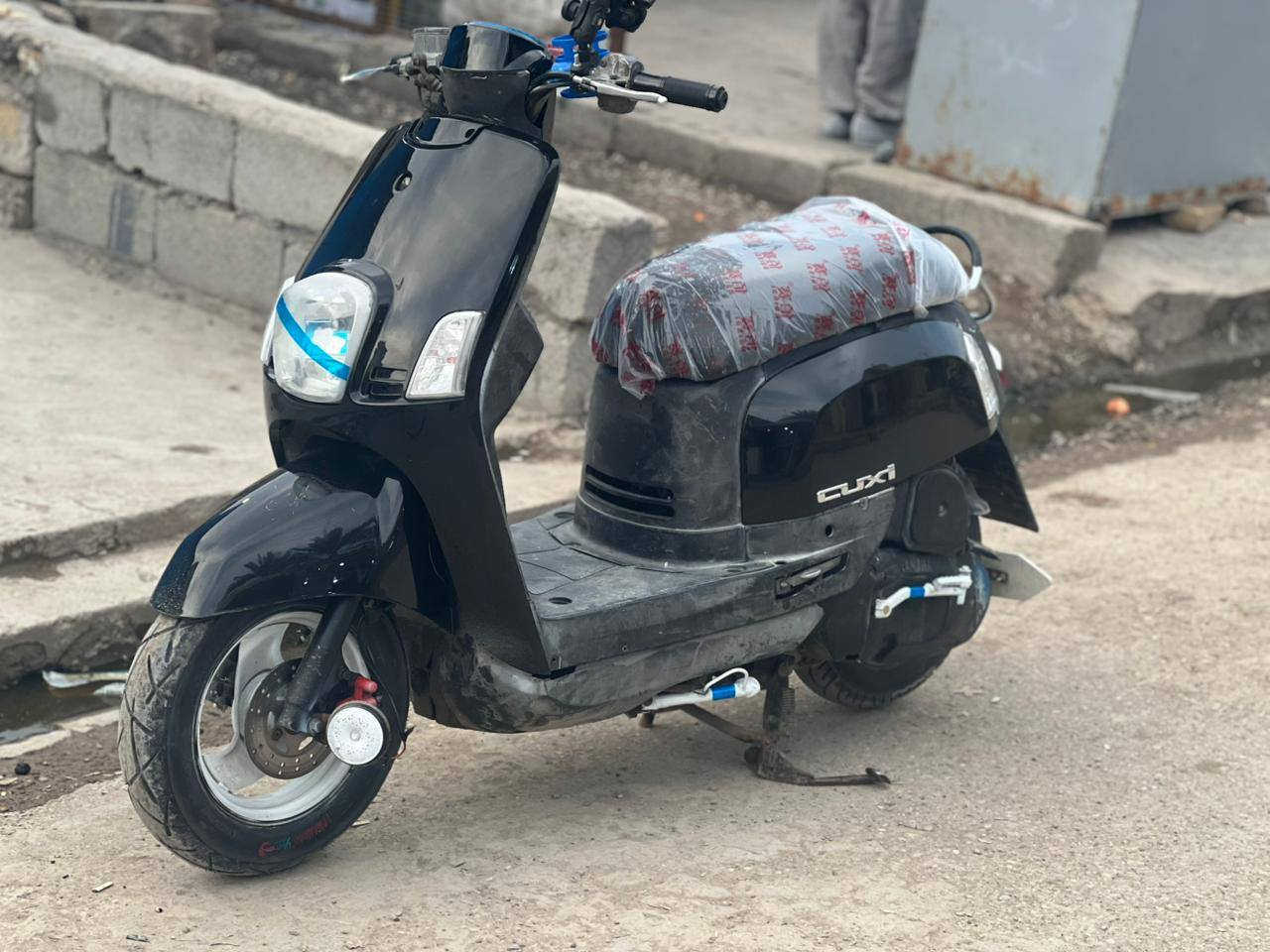 السلام عليكم دراجه ماكس بوليس لبيع كامله كهربايات كله شغال سلف هندر مكينه خرسه اشاير كلوبات كله شغال ماكو اي نقص تايرات جديده مكينه ما مفتوحه برغي بيها ختم واحد كفاله السعر 550 بيها مجال حك الجيه راسلني أو اتصل *********** المكان الخالص هبهب
