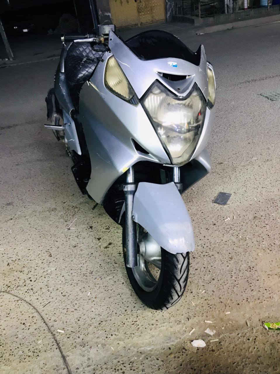 سلام عليكم دراجه سلفر ونج 600 دراجه كامله ما بيه نقص خير من الله كهربايات شغاله شوفت عينك كفرات شويه تعبانه دراجه نكره شلعه معدلل يخبلننننن تايرات جدد امامي خلفي كفرات اصليه بل تعبانات شويه مكينه ناعمه تخبل
سعر 800وبيه مجال الطيبين 
رقم الولد ***********
مكاني بغداد العبيدي 
مكلف بل نشر
