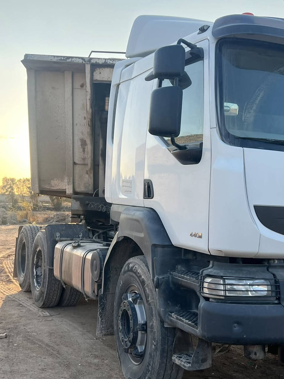 السلام عليكم رينو للبيع موديل 2006 بم و نوزل رقم *********** سعر 4 بيهه مجال
