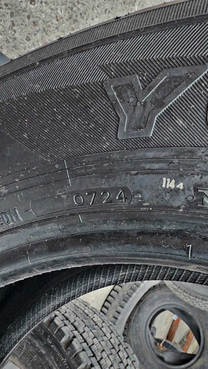 السلام عليكم وصل تاير تاهو بلادي قياس 265/65/18 سعر زوج 160$
متوفر توصيل لجميع المحافظات مكاني بغداد كراده مجمع مشن 
***********
