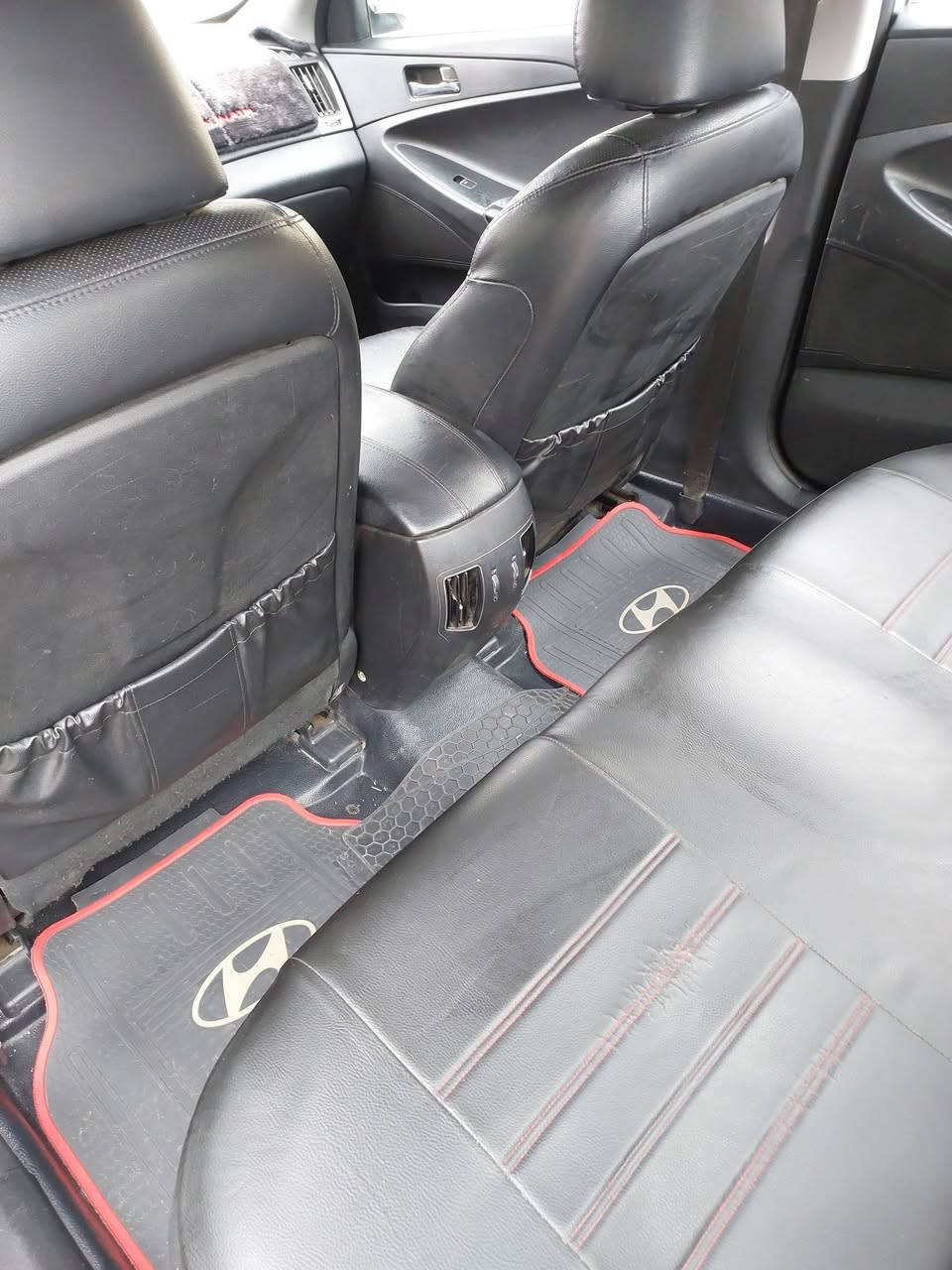 سلام عليكم سوناتا 14مديل وارد كوري فضي الون للبيع السعر ١١٥ وبيها مجال للشراي عنوان البصره دور شرطه
رقم الهاتف ***********
