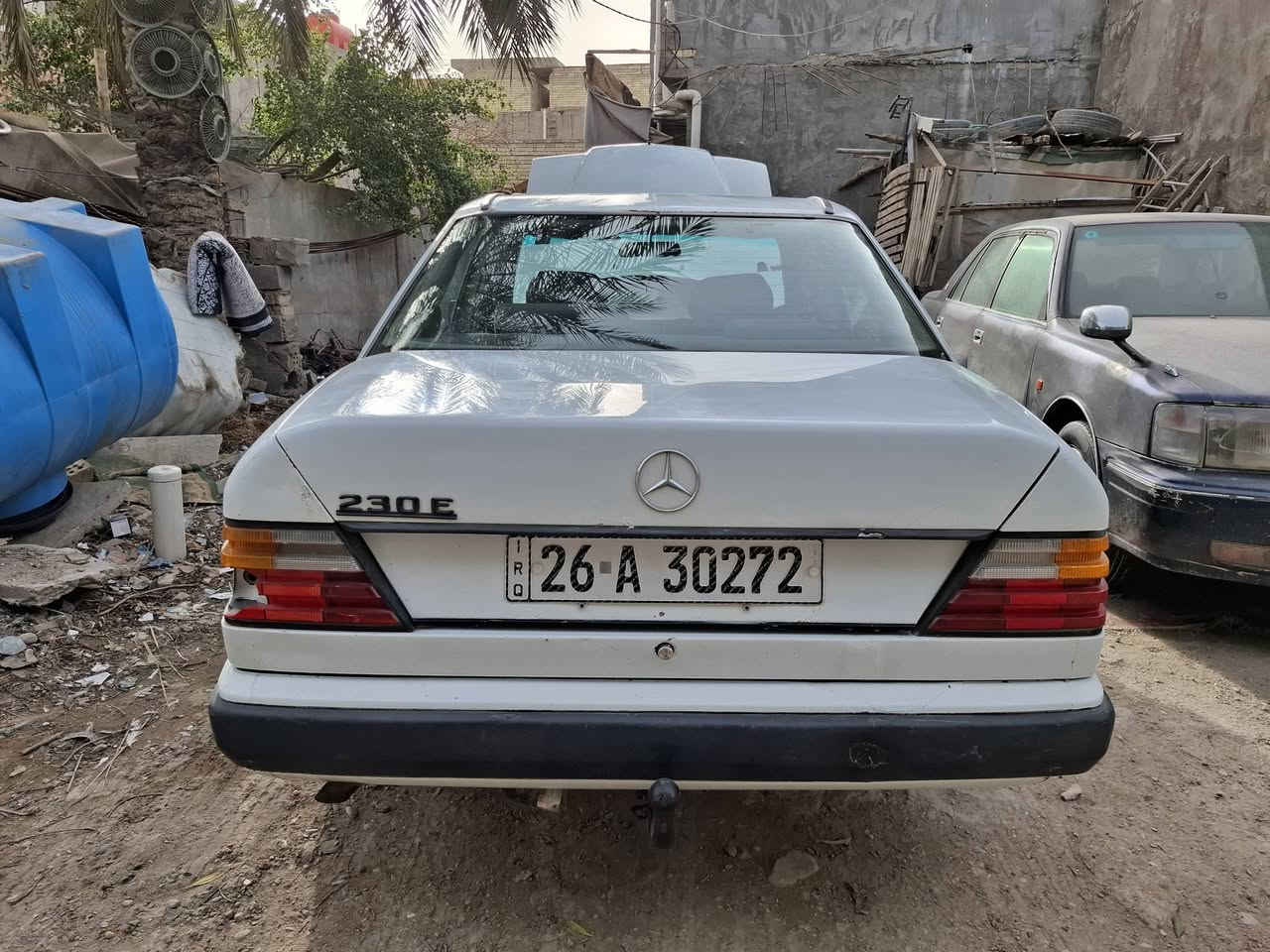 السلام عليكم مارسيدس 
مديل 1987 بسمي 
مكينه وكير 3000
تخم تاير +دجات بلادي 
سيارة بلاديه مامصبوغه 
كهربائيات جاهزة
السعر 38 وبيها مجال للشراي
الاستفسار ***********
