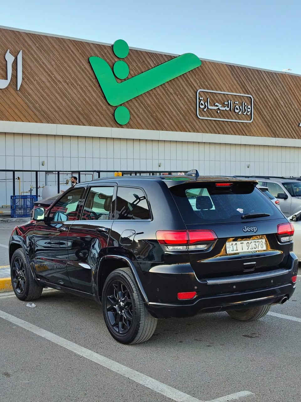 جيب 2021  لمتدد
مواصفات اوتو بارك  
بنوراما 
تشغيل عن بعد 
رادار 
حساس امامي خلفي
تدفئه تبريد مقاعد
جنطه كهرباء 
بعد مواصفاات لمتدد معروفه 
صبغ 4 قطع بدون دواخل 
ماشيه 90 الف كيلو 
السعر 227 وبي مجال


**إذا كنت صاحب هذا الإعلان وتريد حذفه لأي سبب، رجاءا أرسل رسالة إلى الدعم الفني**